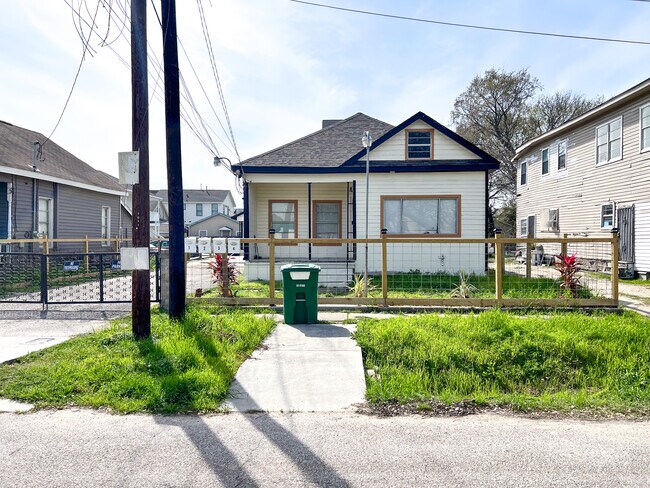 More details for 1611 Common St, Houston, TX - Multifamily for Sale