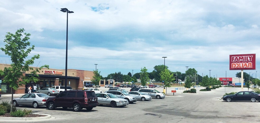 4202-4208 W Greenfield Ave, West Milwaukee, WI for lease - Building Photo - Image 2 of 4