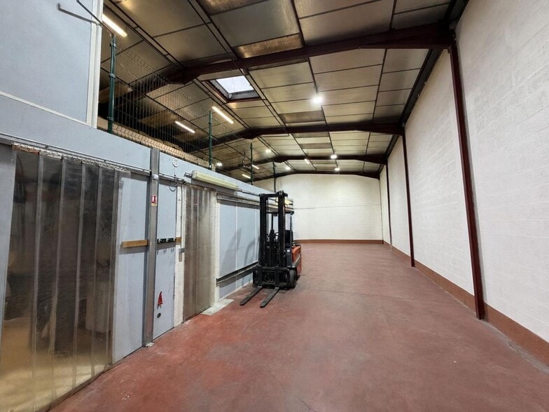 16 Rue André Sentuc, Vénissieux à vendre - Photo du bâtiment - Image 3 de 13