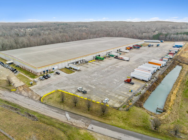 1005 Industrial Park Dr, New Johnsonville, TN for sale - Building Photo - Image 1 of 1