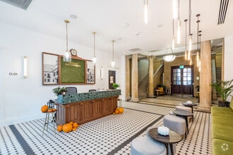 30 Tweedy Rd, Bromley à louer Hall d’entrée- Image 1 de 3