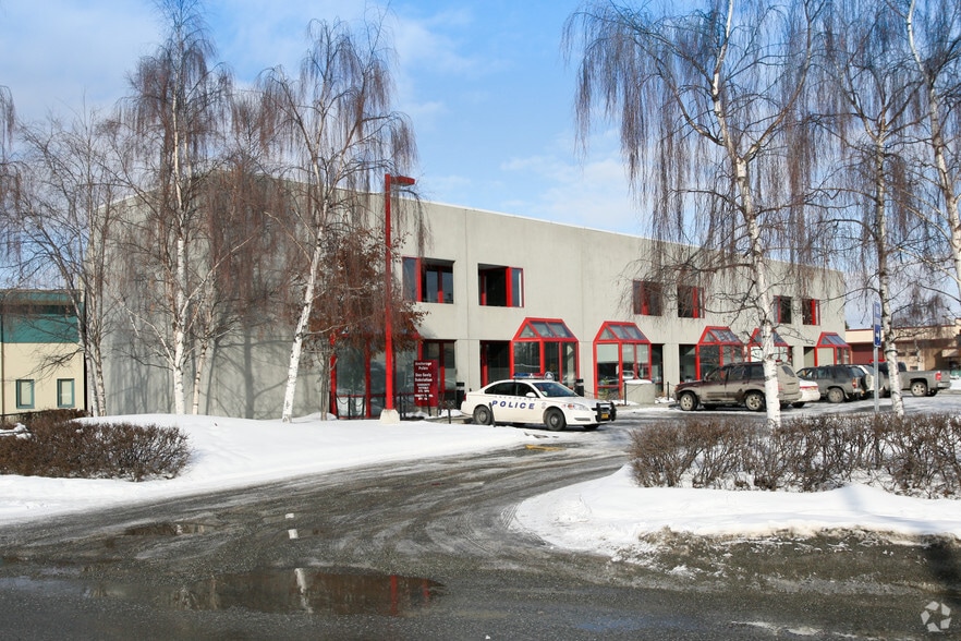3710 Woodland Dr, Anchorage, AK à louer - Photo du bâtiment - Image 3 de 3