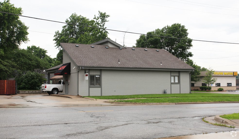901 E Loula St, Olathe, KS for sale - Primary Photo - Image 1 of 12