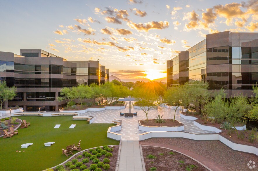 4722 N 24th St, Phoenix, AZ à louer - Photo du bâtiment - Image 3 de 30