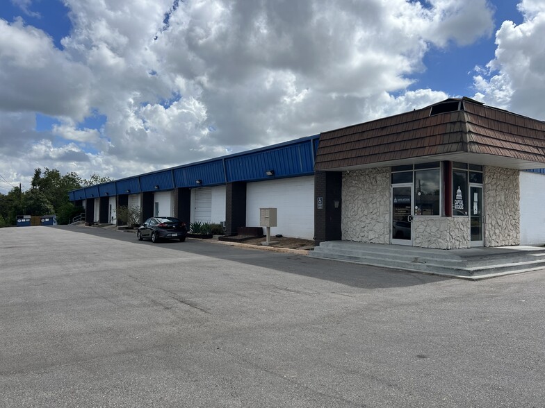 1606 W Stassney Ln, Austin, TX for lease - Building Photo - Image 2 of 7