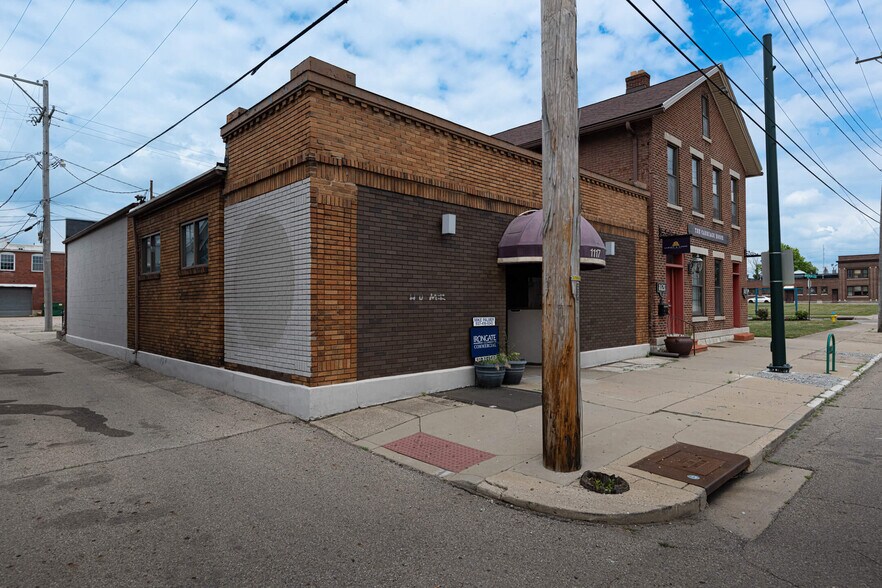 1117 E 3rd St, Dayton, OH à louer - Photo du bâtiment - Image 3 de 23