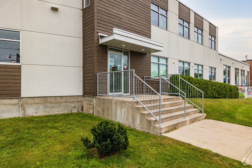1-3 Rue Quintal, Charlemagne, QC à louer - Photo du bâtiment - Image 3 de 4
