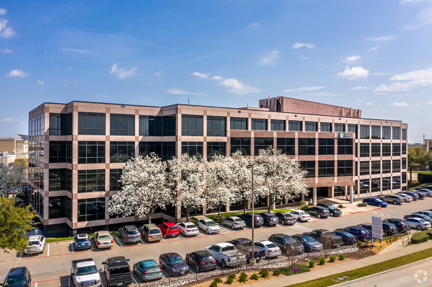 1600 N Collins Blvd, Richardson, TX à louer - Photo du bâtiment - Image 1 de 5