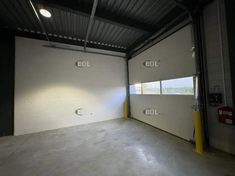 Flex in Corbeil-Essonnes for lease - Interior Photo - Image 3 of 16