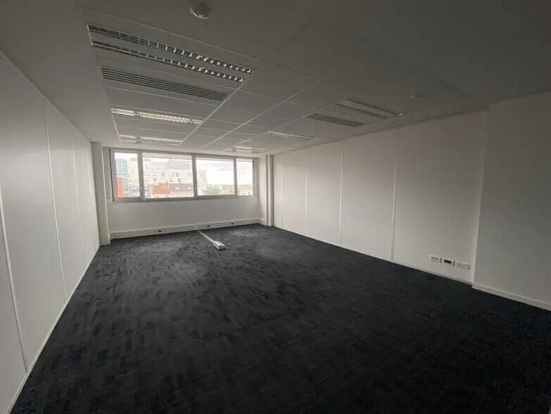 Bureau dans Ivry-sur-Seine à louer - Photo du bâtiment - Image 3 de 15