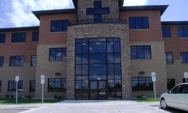 1601 E 69th St, Sioux Falls, SD à louer - Photo du bâtiment - Image 2 de 3