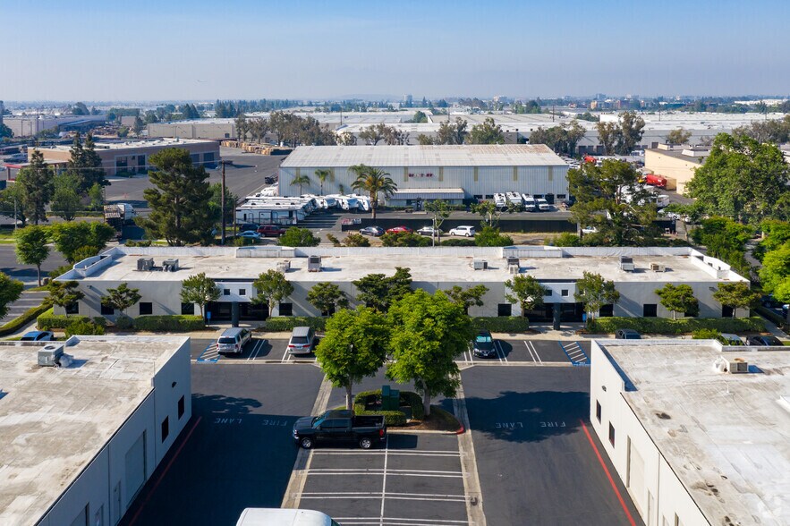 10700 Jersey Blvd, Rancho Cucamonga, CA à louer - Photo du bâtiment - Image 2 de 4