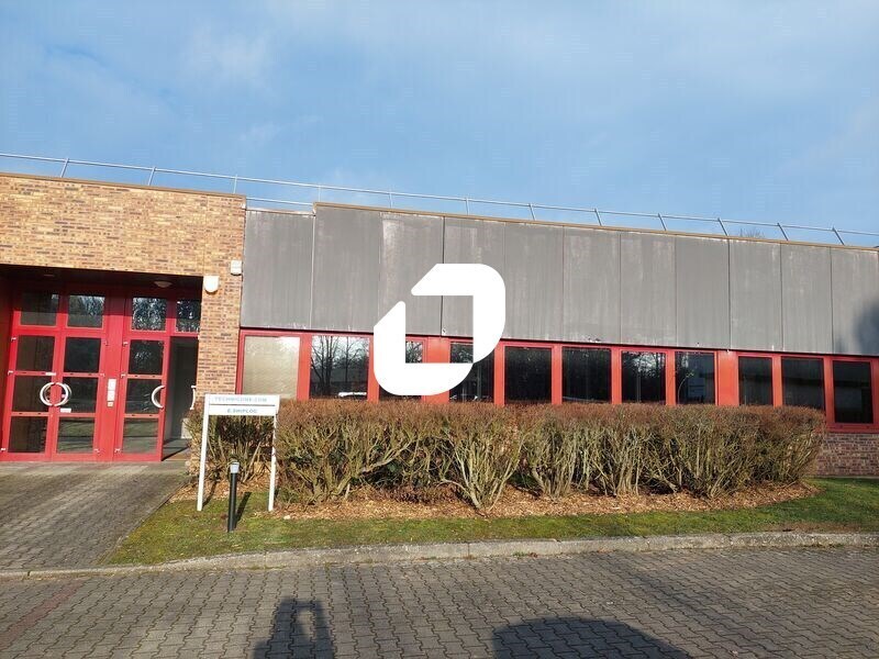 Flex in Trappes for lease Building Photo- Image 1 of 22