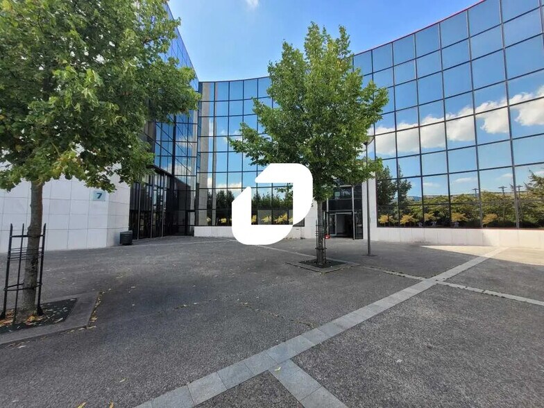 Bureau dans Évry-Courcouronnes à louer - Photo du bâtiment - Image 3 de 4