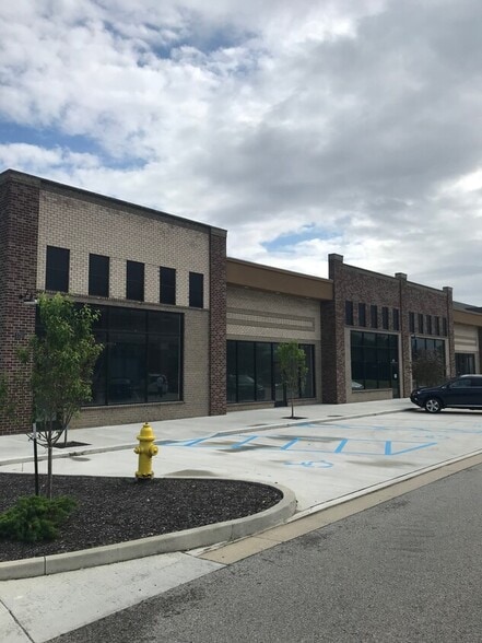5720 Pebble Village Ln, Noblesville, IN for lease - Building Photo - Image 2 of 7