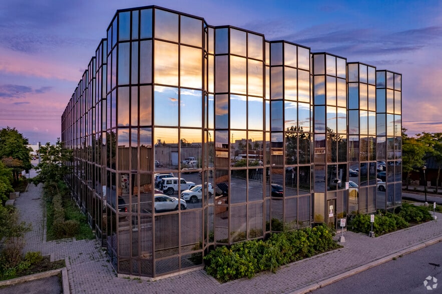 350 Rutherford Rd S, Brampton, ON for lease - Primary Photo - Image 1 of 8
