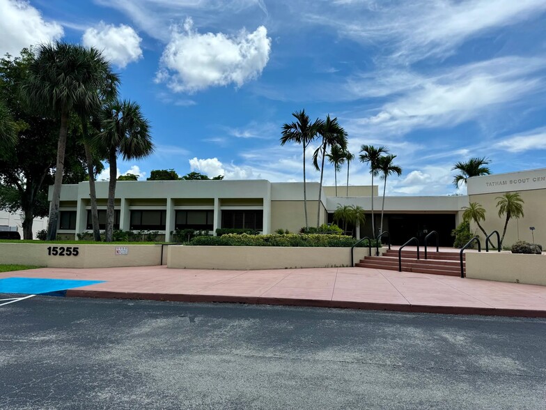 15255 NW 82nd Ave, Miami Lakes, FL for lease - Building Photo - Image 3 of 38