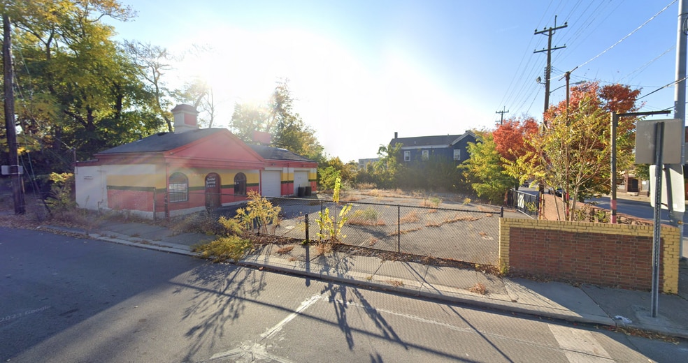 6019 & 6021 Madison portfolio of 2 properties for sale on LoopNet.ca - Building Photo - Image 3 of 3