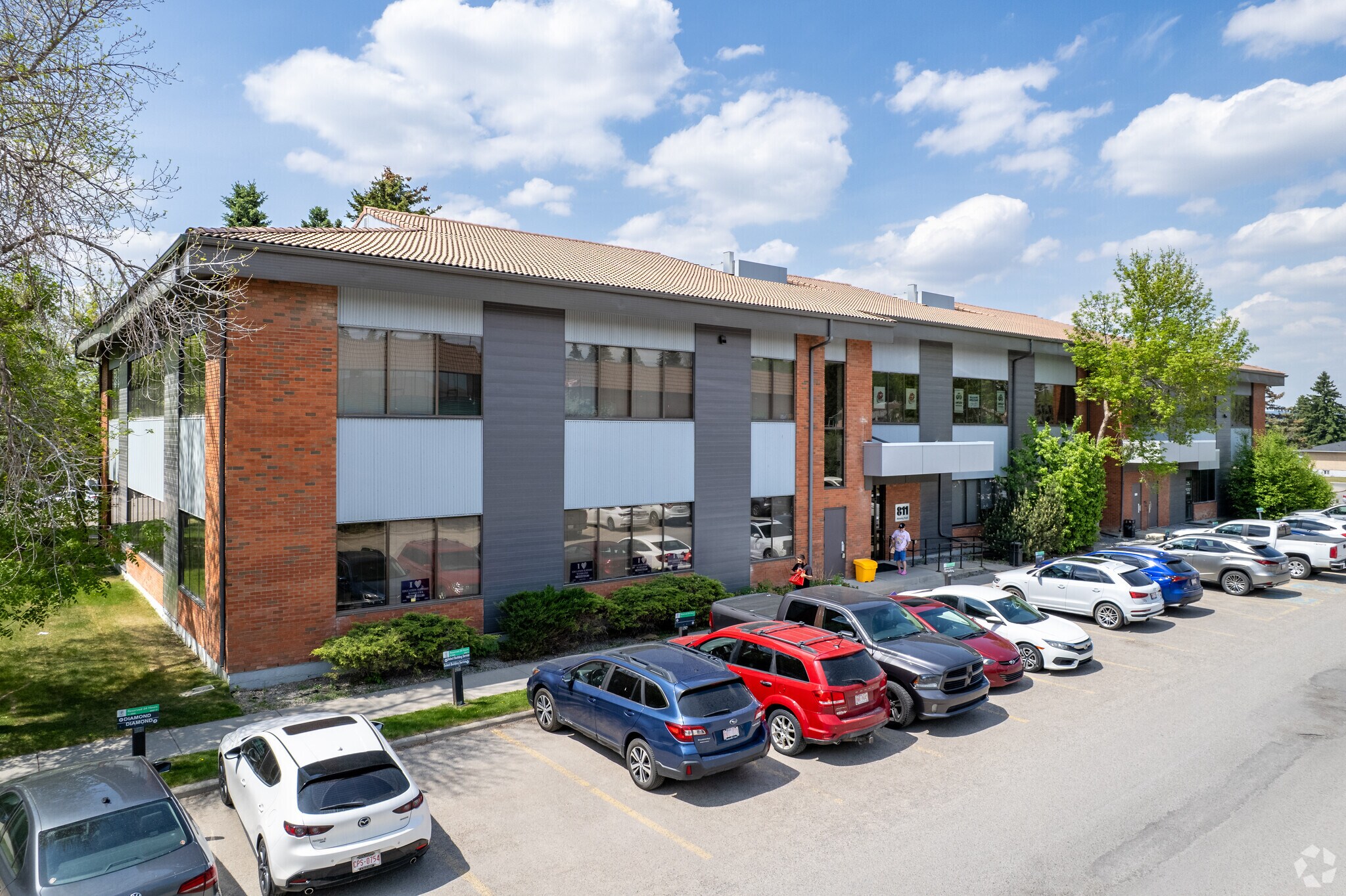 811 Manning Rd NE, Calgary, AB à louer Photo principale- Image 1 de 11