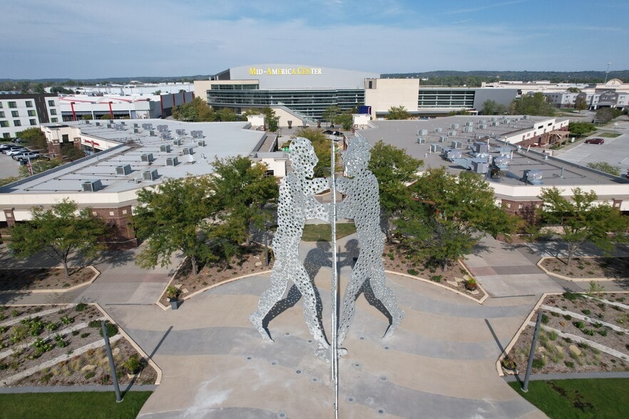 20-40 Arena Center, Council Bluffs, IA for lease - Building Photo - Image 3 of 13