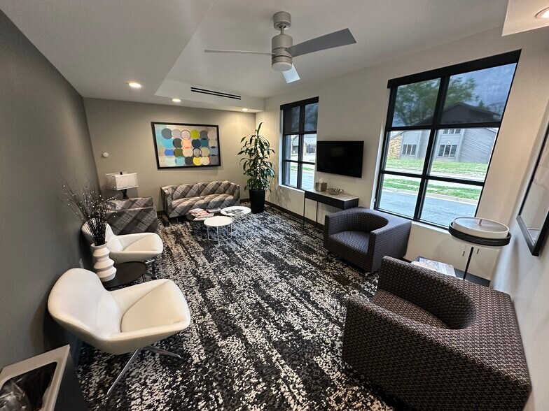 1200 E Woodhurst Dr, Springfield, MO à louer - Photo intérieure - Image 3 de 13