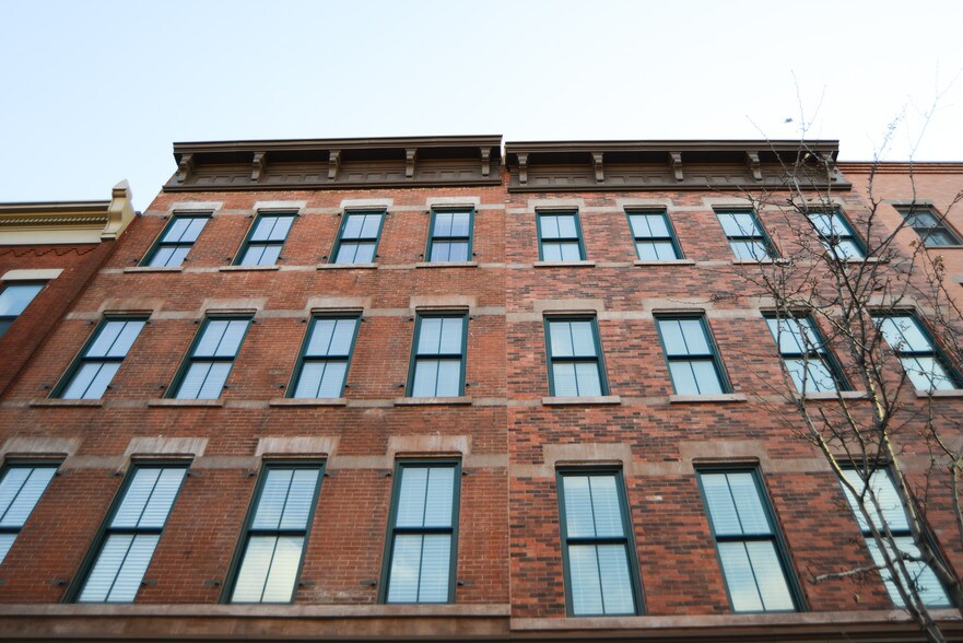 114-116 Greenpoint Ave, Brooklyn, NY à vendre - Photo du bâtiment - Image 1 de 28