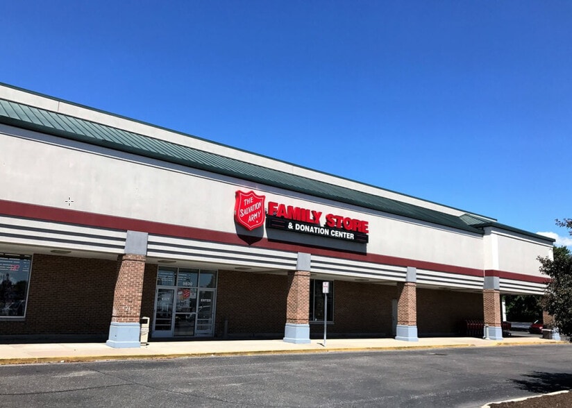 9830-9860 Telegraph Rd, Taylor, MI for lease - Building Photo - Image 3 of 5