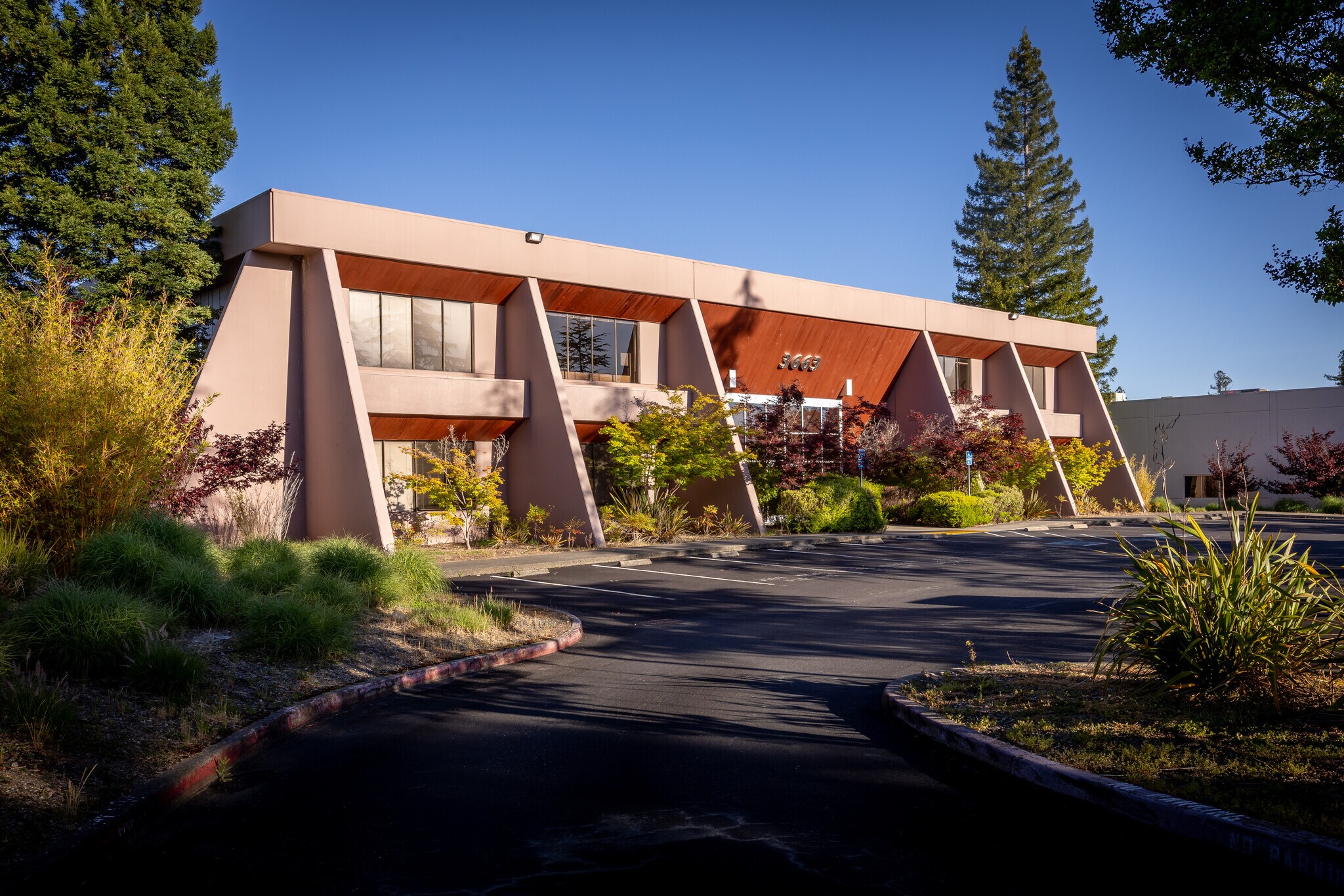 3663 N Laughlin Rd, Santa Rosa, CA for lease Primary Photo- Image 1 of 8