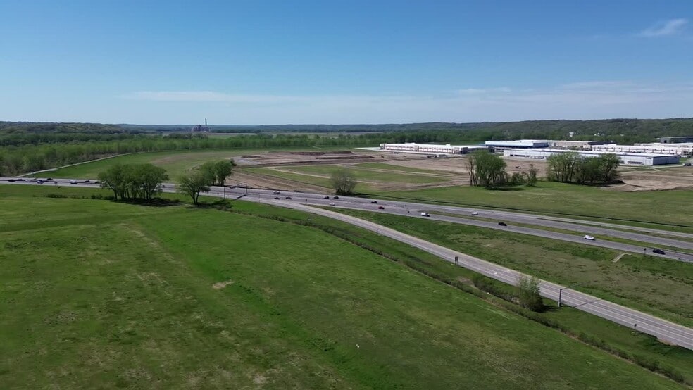 5250 NW 40th St, Riverside, MO à vendre - Vidéo sur l’inscription commerciale - Image 2 de 2