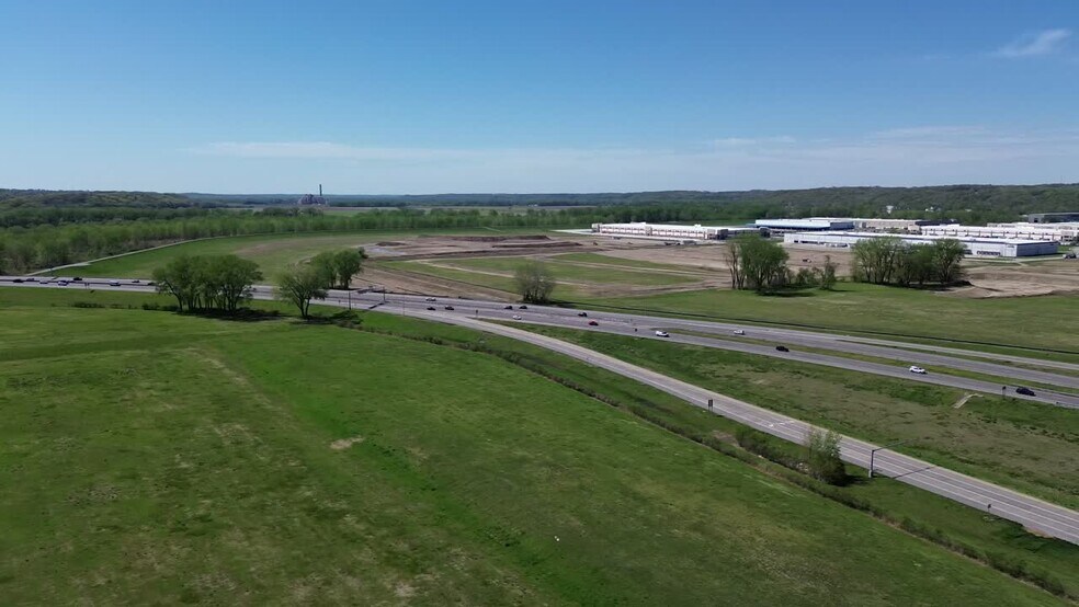 5250 NW 40th St, Riverside, MO à vendre - Vidéo sur l’inscription commerciale - Image 2 de 3