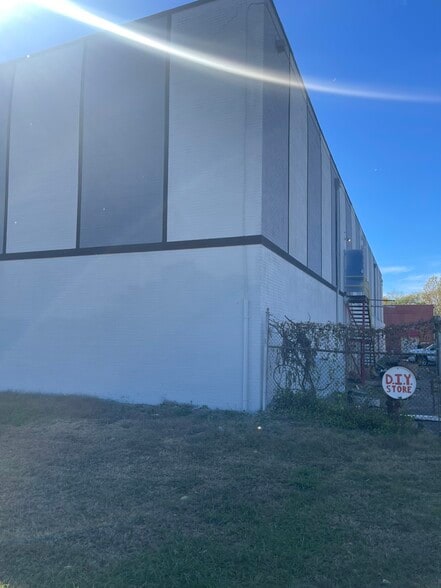 1004 & 1008 E Long Ave, Gastonia, NC for lease - Building Photo - Image 3 of 11