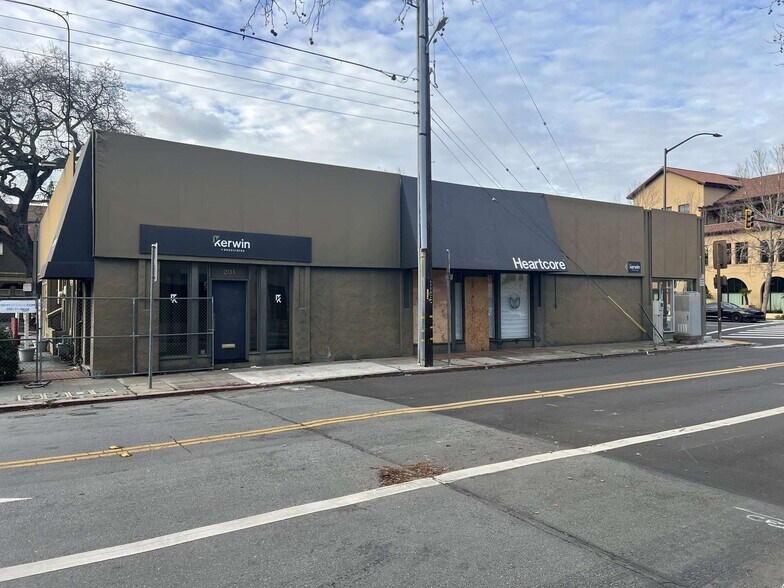 201 El Camino Real & 612 Cambridge Ave portfolio of 3 properties for sale on LoopNet.ca - Building Photo - Image 2 of 6