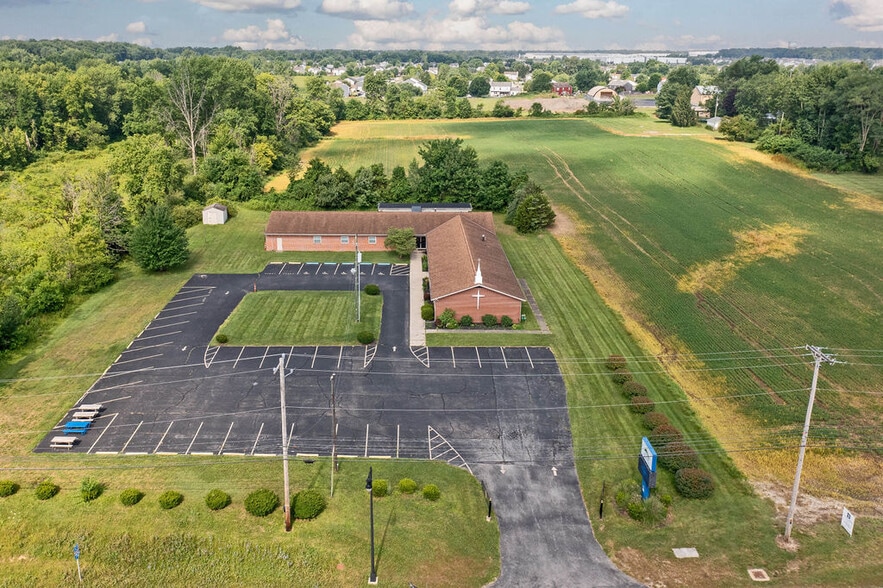 9564 Hazelton-Etna SW Rd, Pataskala, OH for sale - Primary Photo - Image 1 of 59