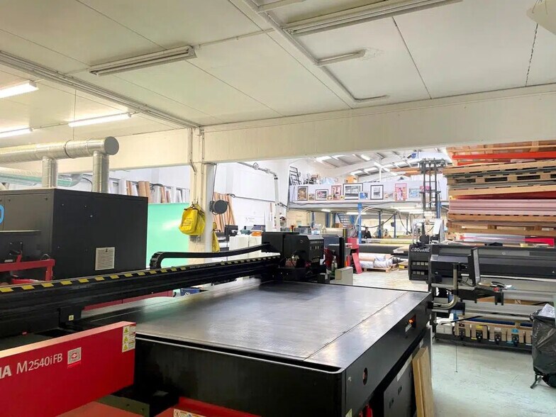 Flex in Argenteuil for lease - Interior Photo - Image 2 of 5