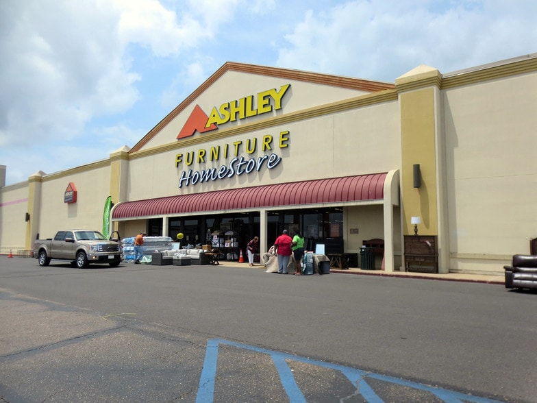 1804 MacArthur Dr, Alexandria, LA for lease - Primary Photo - Image 1 of 14