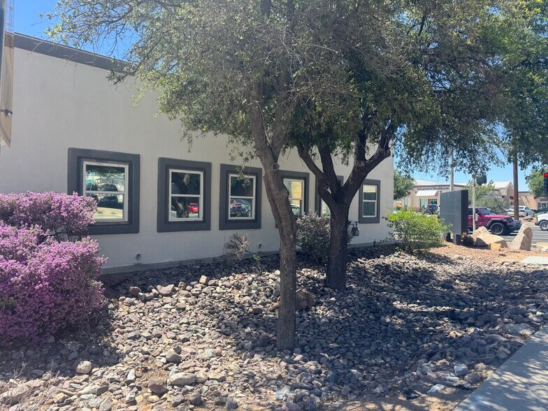 2460 Missouri Ave, Las Cruces, NM à louer - Photo du bâtiment - Image 2 de 12