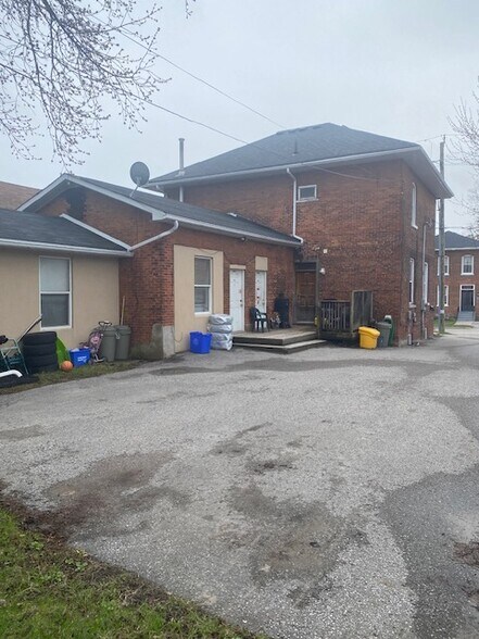 102 Queen St, Bowmanville, ON à vendre - Photo du bâtiment - Image 2 de 5