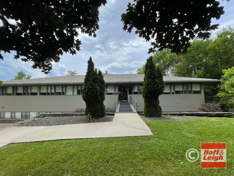 143 Northwest Ave, Tallmadge, OH for lease - Building Photo - Image 2 of 7