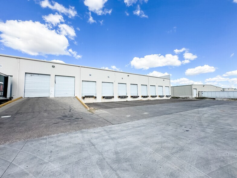 813 Nafta Blvd, Laredo, TX for sale - Building Photo - Image 3 of 8