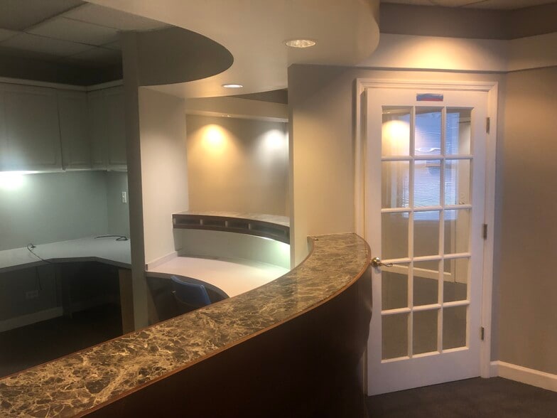 4343 Old Grand Ave, Gurnee, IL for lease - Interior Photo - Image 2 of 16