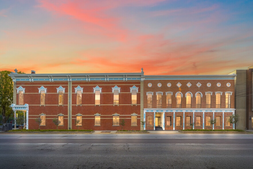301 Washington St, Columbus, IN for lease - Primary Photo - Image 1 of 59