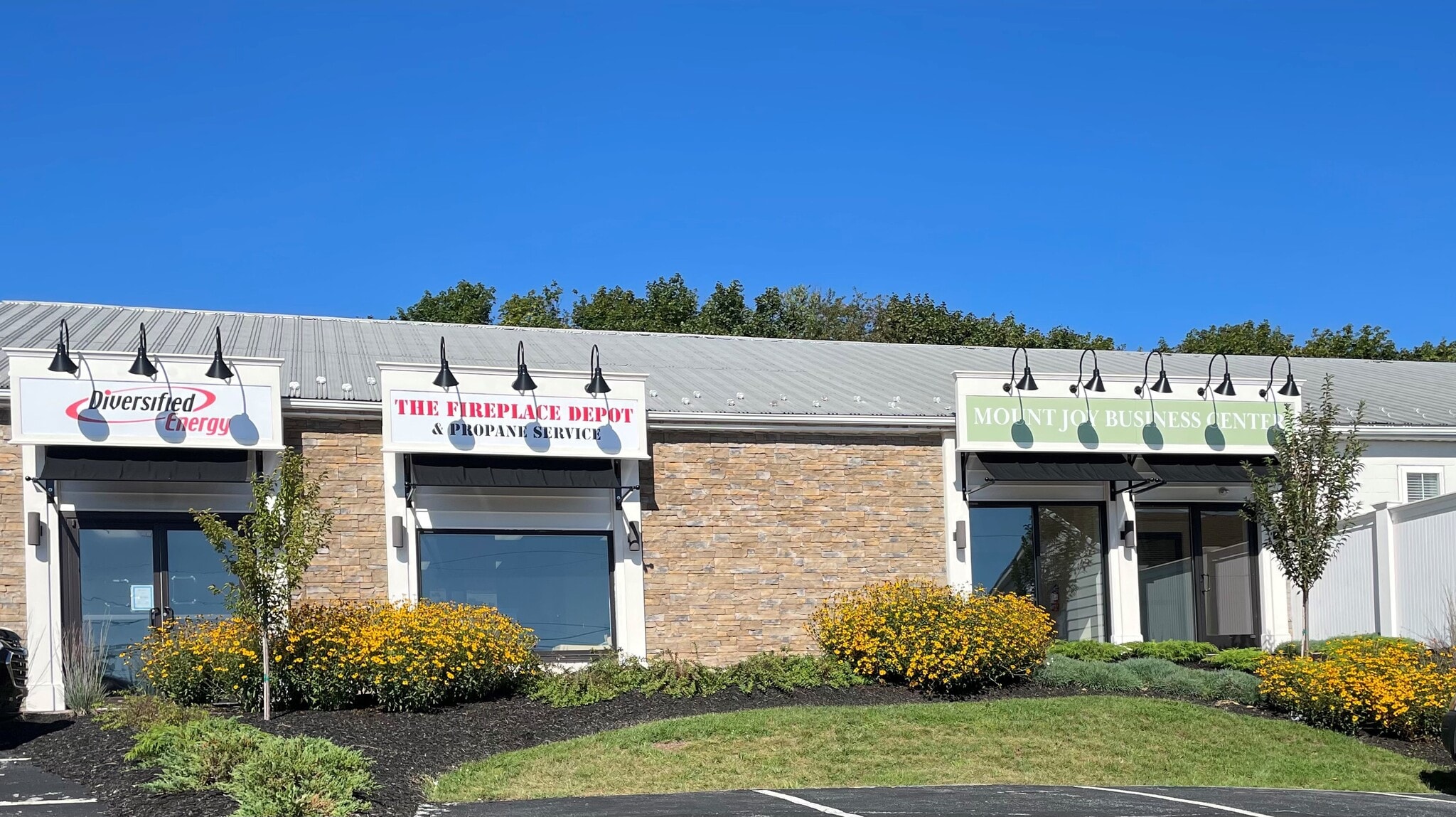 955 W Main St, Mount Joy, PA for lease Primary Photo- Image 1 of 25