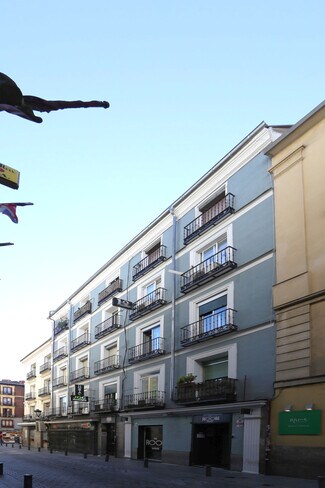 Plus de détails pour Multi-résidentiel à vendre