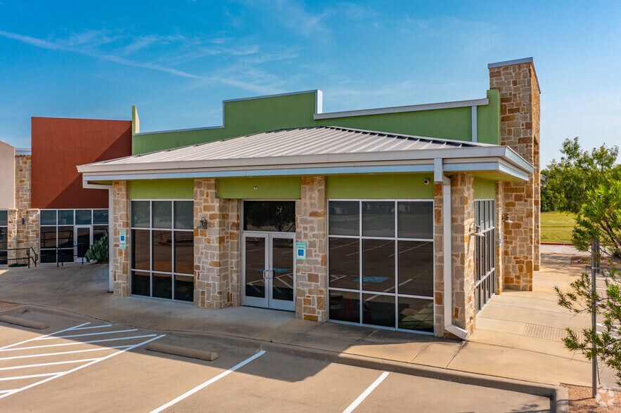 1855 T L Townsend Dr, Rockwall, TX à louer - Photo du bâtiment - Image 3 de 10