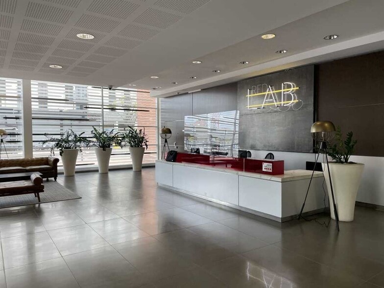 Bureau dans Ivry-sur-Seine à louer - Photo du bâtiment - Image 3 de 13