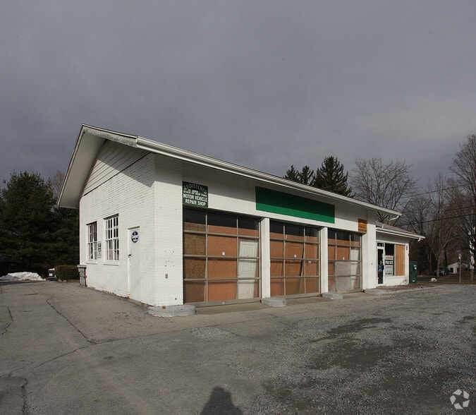 473 Violet Ave, Poughkeepsie, NY à vendre - Photo du bâtiment - Image 2 de 2