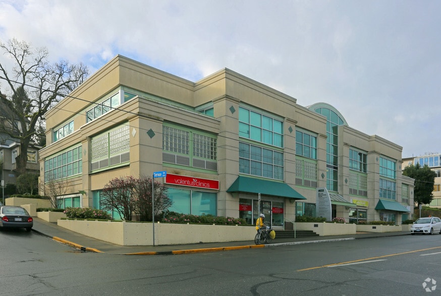1625 Oak Bay Ave, Victoria, BC for sale - Primary Photo - Image 1 of 1