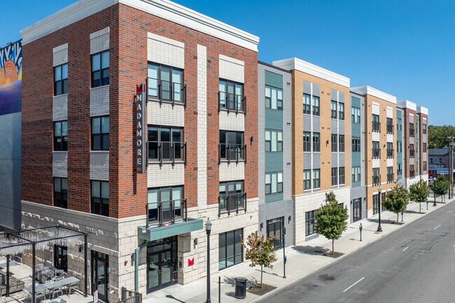 Plus de détails pour 5829 Madison Rd, Cincinnati, OH - Commerce de détail à louer