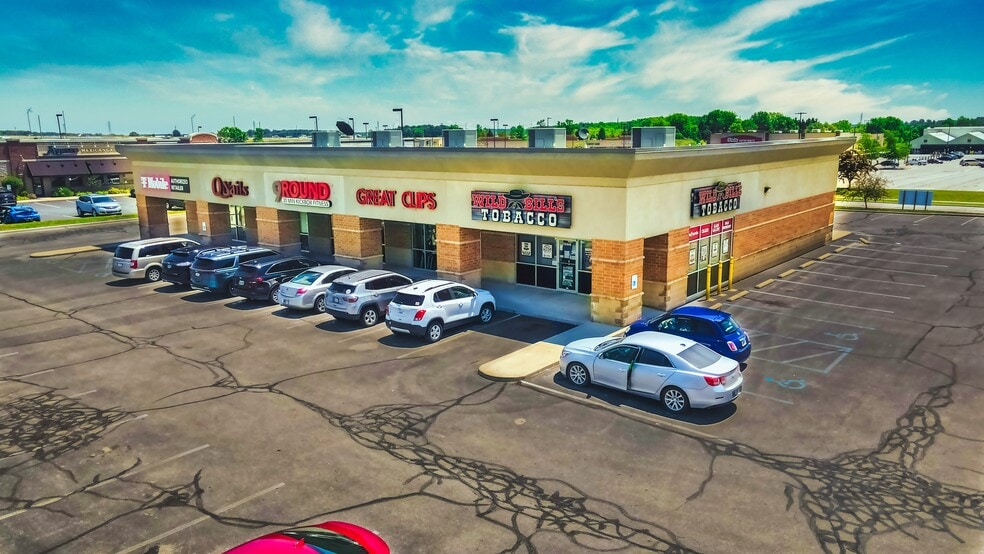 10446-10458 Maysville Rd, Fort Wayne, IN for lease - Building Photo - Image 2 of 6