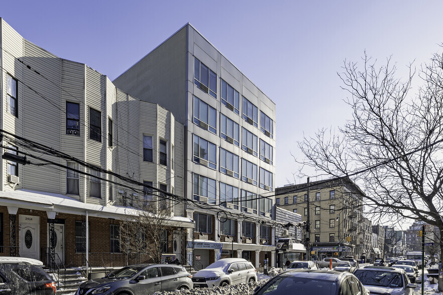 2406 Hoffman St, Bronx, NY à vendre - Photo du bâtiment - Image 2 de 4